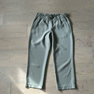 Lululemon cropped joggers